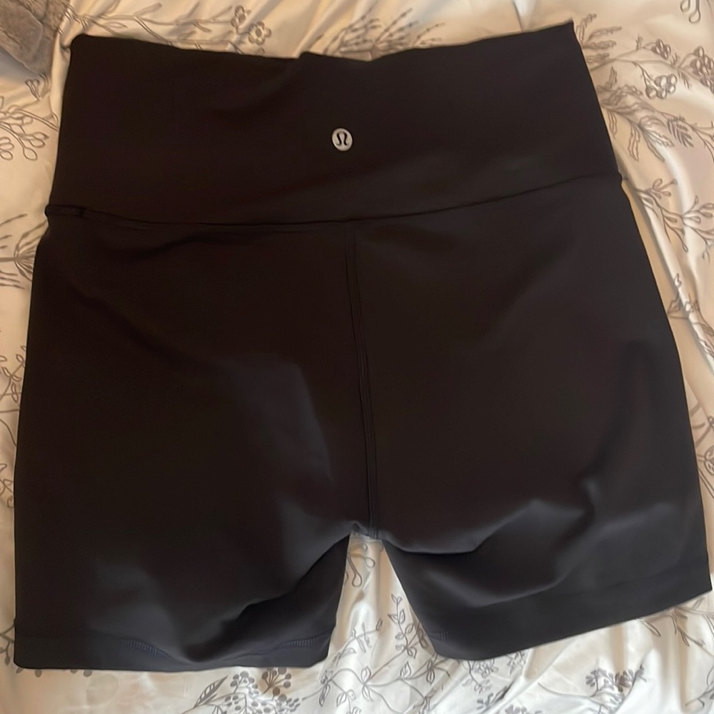 Lululemon Wunder Train HR 6” Size 8 in Black